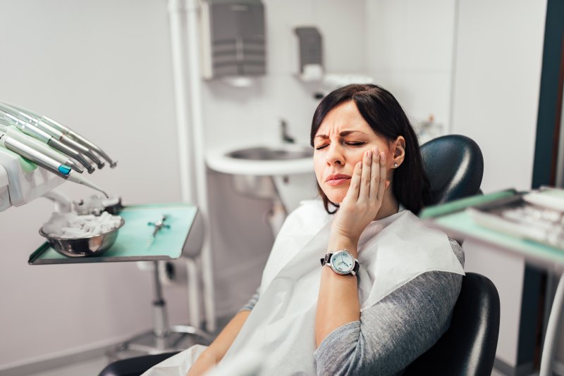 Woman experiencing tooth pain 